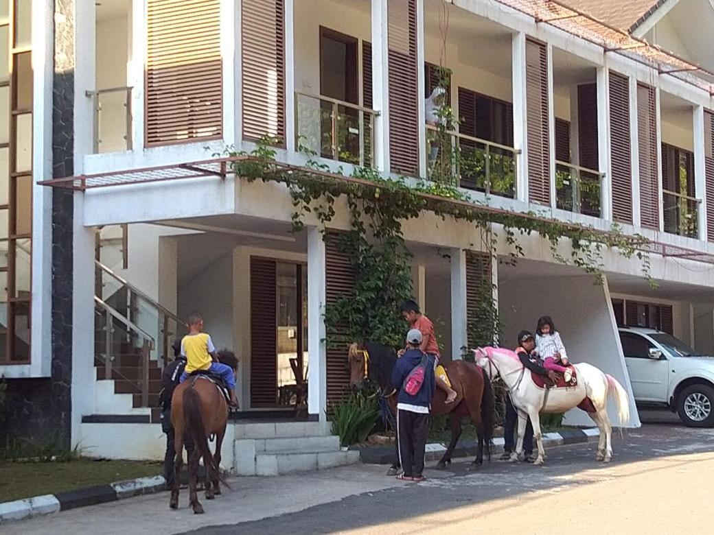 Zuri Resort Cipanas Puncak Eksteriør bilde